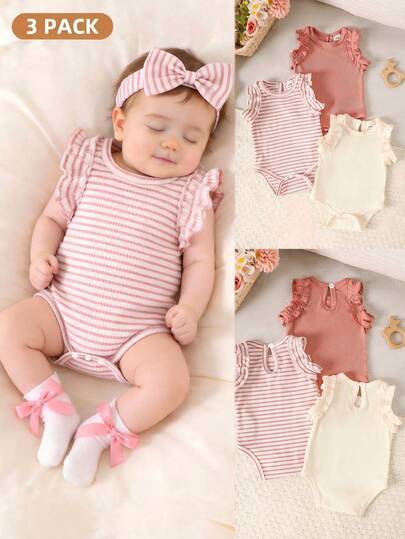 Bộ 3 món mùa hè cho bé gái sơ sinh, màu hồng và mơ kẻ sọc, cổ tròn, không tay, chất liệu ren. Dễ thương, ngọt ngào và đơn giản - hoàn hảo cho các chuyến đi chơi, chụp ảnh và vui chơi.