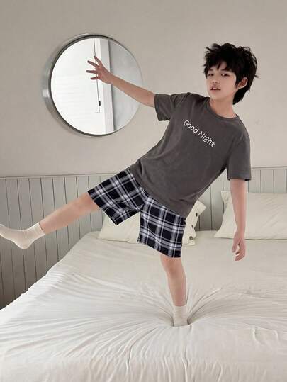 SHEIN 2pcs/Set Tween Boy Casual Grey Plaid Short Sleeve T-Shirt And Shorts Pajama Set