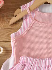 SHEIN Genkimix Kids 3件組少女夏季休閒細肩帶短版上衣、條紋短褲與腰帶裝飾無袖針織外套，極簡風女孩套裝 - 粉色 - 查看 7