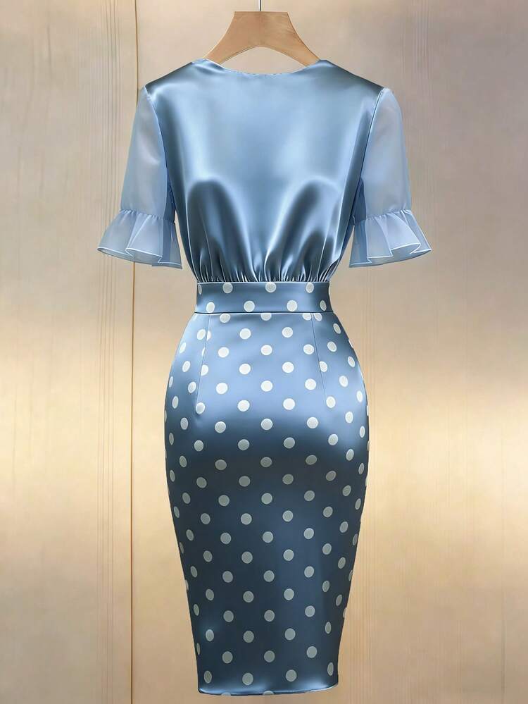 Franclia 这款女士新款香槟色缎面连衣裙，饰有珍珠点缀的法式领，雪纺短袖波点印花，收腰设计凸显女性曲线，适合春夏各种场合，例如朋友聚会、伴娘礼服、婚礼季、约会、派对、女士优雅装扮、女士办公室连衣裙、女士正式礼服、复古风连衣裙、修身连衣裙。 - 藍色 - 查看 2