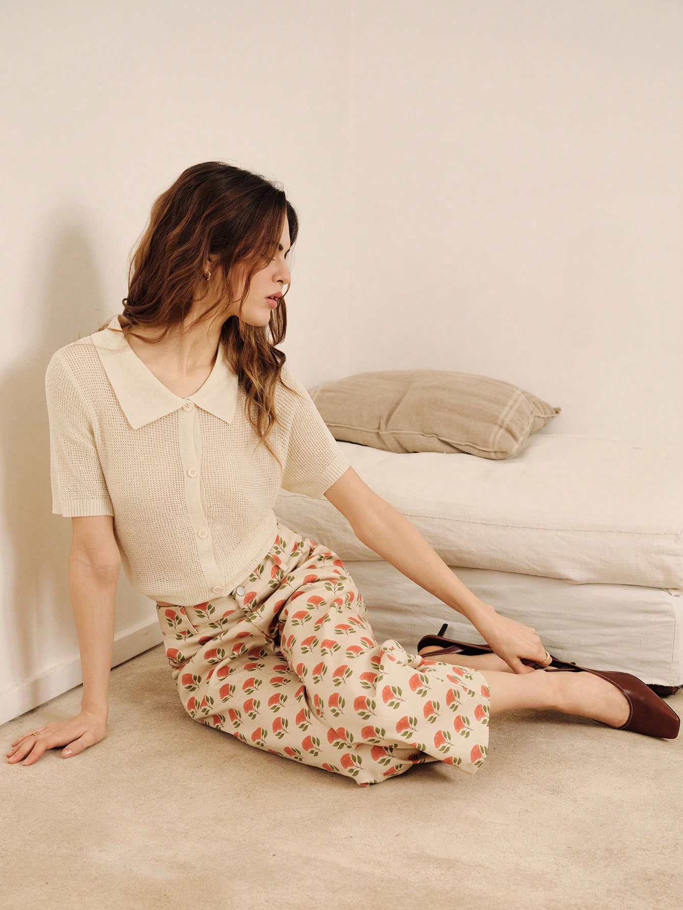 High-Waisted Straight-Fit White Pants With Red Geometric Floral Pattern Spring Summer French Style Parisian Style