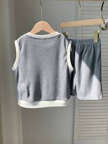 SHEIN 2pcs/Set Young Boy Casual Everyday Versatile Raglan Loose Round Neck Knit Top T-Shirt And Knit Shorts Set, Suitable For Spring/Summer Wear Kids Boy Outfit Boys Clothes Set Kids Boy Summer Clothes Summer Outfit For Kids Young Boys Clothes Boys Two Piece Outfit - Grey - View 2