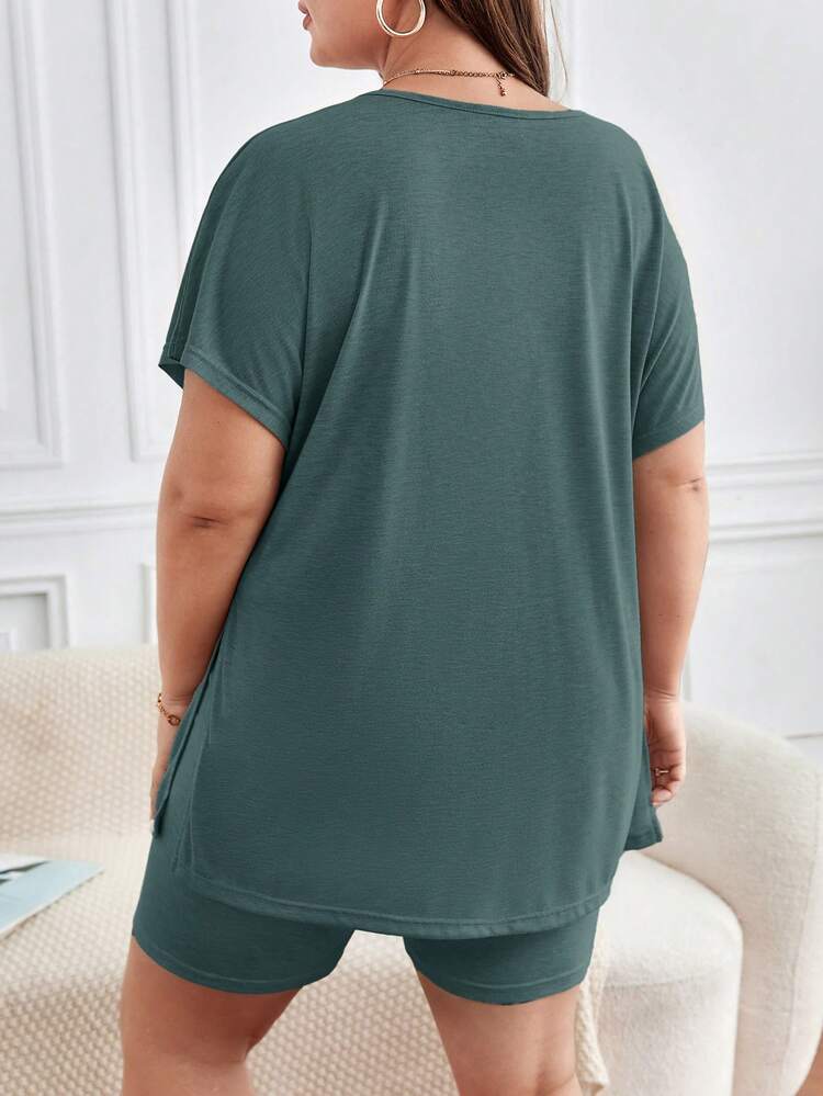 SHEIN Frenchy Plus Size Summer Casual Solid Color Side Slit Short Sleeve T-Shirt And Shorts 2-Piece Set - Dark Green - View 2