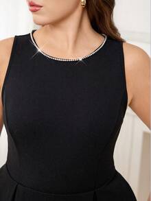 Levarali Gaun Tanpa Lengan Panjang Sedang Warna Hitam Elegan untuk Wanita Ukuran Plus, Kerah Rantai Rhinestone Jahitan Tangan, Pakaian Pesta Minimalis untuk Makan Malam & Kantor - Hitam - View 4