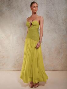 COSMINA Đầm nữ màu trơn xếp ly cổ yếm hở lưng - màu xanh lá - Xem 3