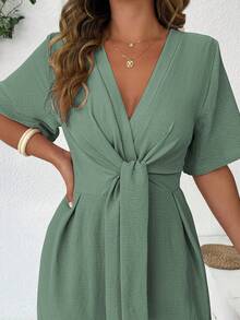 SHEIN Clasi Bộ đồ liền thân thắt eo cổ chữ V màu trơn thời trang cỡ lớn cổ điển thường ngày - màu xanh lá - Xem 6