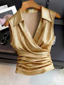 Franclia Blusa sin mangas con cuello de satén en V plisada, camisa de ajuste ceñido que estrecha la cintura para mujeres - Dorado - Ver 4