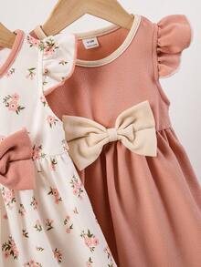 SHEIN Playful Pals 2件組女嬰可愛白色與粉色夏季家庭款復古植物花卉印花蝴蝶結前襟荷葉袖A字版型飄逸柔軟洋裝 - 彩色 - 查看 3
