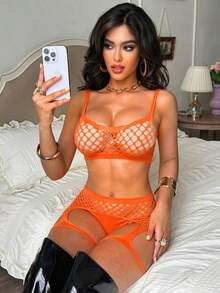 Bộ đồ lót hai mảnh màu đen gợi cảm ChaseTheNight, được làm từ chất liệu lưới, tạo nên vẻ quyến rũ bí ẩn cho những buổi hẹn hò đêm. - trái cam - Xem 5