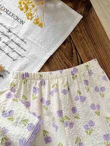 SHEIN LMoss Kids 女婴可爱甜美碎花印花吊带背心，荷叶边装饰，搭配松紧腰短裤套装，休闲舒适，适合夏季度假 - 紫色 - 查看 4