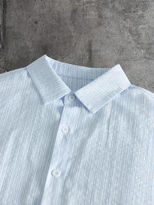 AXEPEAK Camisa casual de manga corta con botones y rayas de letras para hombres - Azul - Ver 3