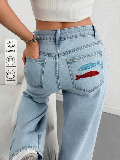 SHEIN Pantalones vaqueros de tiro alto con detalles bordados de peces en el bolsillo trasero y lavado claro