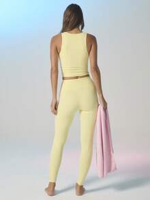 Aralina Bộ đồ tập thể dục ôm sát, không tay, cổ tròn, xếp ly, co giãn, dành cho nữ, thích hợp cho mùa hè, đi nghỉ mát, gồm hai mảnh. - Vàng nhạt - Xem 2