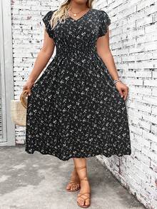 SHEIN Clasi Đầm maxi cỡ lớn xếp ly họa tiết hoa nhí, viền bèo nhún, thắt eo, thích hợp cho kỳ nghỉ năm mới, trang phục maxi cho nữ. - màu đen - Xem 1