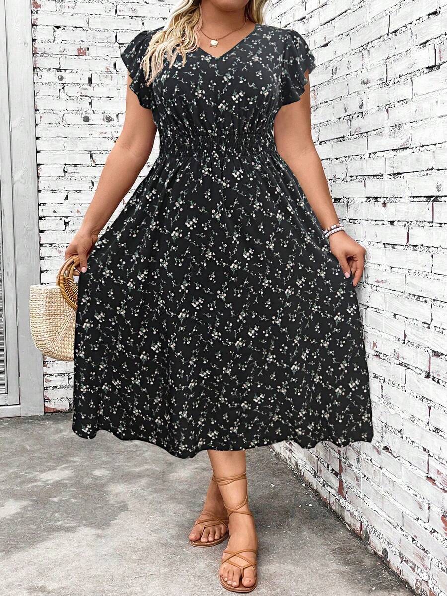 SHEIN Clasi Đầm maxi cỡ lớn xếp ly họa tiết hoa nhí, viền bèo nhún, thắt eo, thích hợp cho kỳ nghỉ năm mới, trang phục maxi cho nữ. - màu đen - Xem 1