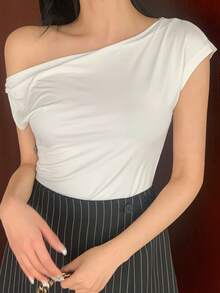 DAZY Women's Solid Color Ruched Slim Fit Casual Short Sleeve T-Shirt - White - View 3