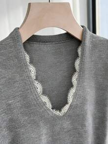 Franclia Áo len nữ mùa Xuân/Hè mới về cao cấp, thanh lịch, gợi cảm, ngọt ngào, giản dị, sang trọng, cổ chữ V, phối ren. - Xám - Xem 3