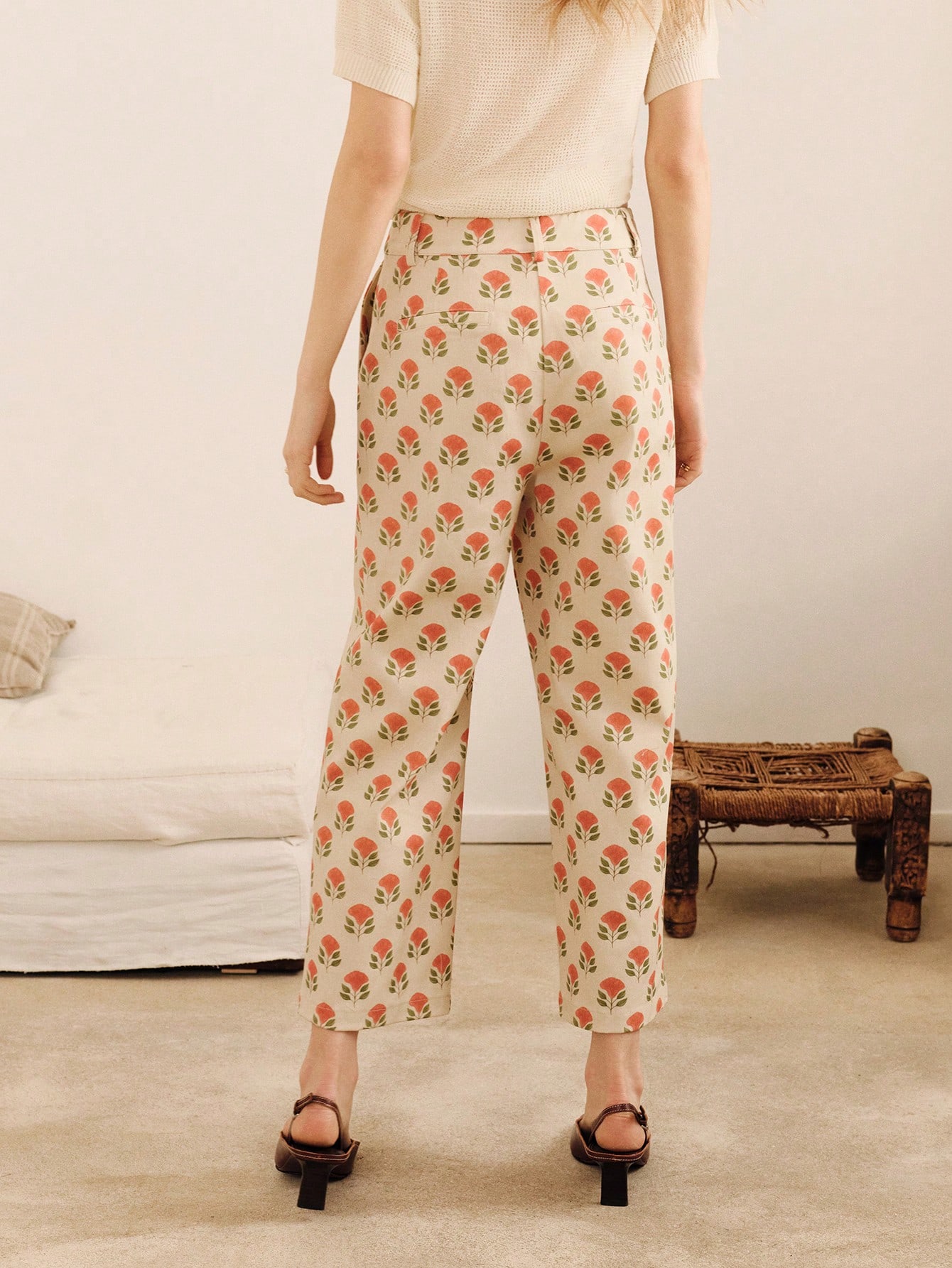 High-Waisted Straight-Fit White Pants With Red Geometric Floral Pattern Spring Summer French Style Parisian Style