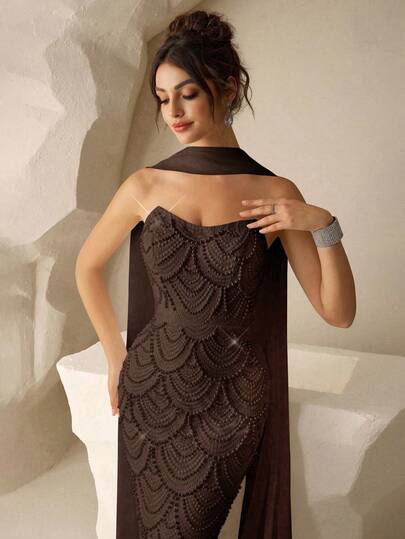 Coutiva Elegant And Sexy Strapless Backless Suspender Dress With Fan-Shaped Pearl Ribbon Design And Bodycon Straight Hem, Suitable For Birthday Party Dresses, Music Festival Dresses, Valentine's Day Dresses, Graduation Ceremony Dresses, Cocktail Parties, Parties, Dinner Dresses, Gatherings, And Daily Wear.