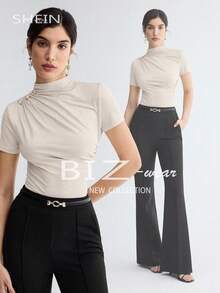 BizChic 女士纯色褶皱优雅短袖T恤，适合办公室、正式场合、通勤、休闲、浪漫、90年代复古风、派对、毕业典礼、婚礼宾客、伴娘、主持人、外出、社交、约会、聚会、音乐会、毕业典礼、早午餐、机场等各种场合。 - 灰色 - 查看 11