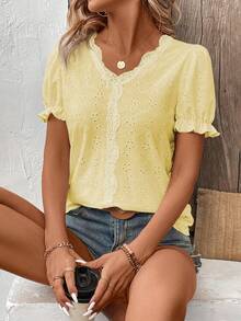 SHEIN LUNE Camiseta de vacaciones informal de unicolor con textura y ribete de encaje - Amarillo - Ver 6