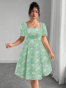 SHEIN Clasi 大码女装畅销花卉提花优雅花瓣袖方领连衣裙 女装 夏季连衣裙 野餐连衣裙 休闲连衣裙 春季连衣裙 夏季花卉连衣裙 泡泡袖连衣裙 休闲花卉连衣裙 绿色花卉连衣裙 - 綠色 - 查看 5