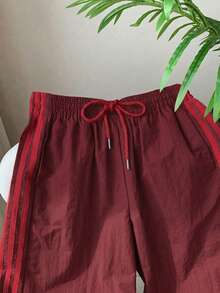 Comfortcana Celana Olahraga Kasual Longgar Pinggang Elastis dengan Garis Samping Kontras untuk Wanita Ukuran Plus - Merah - View 6