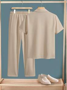 Manfinity CasualCool Bộ áo sơ mi nam tay ngắn hai hàng cúc màu trơn và quần ống rộng có túi xéo - Màu Khaki - Xem 2