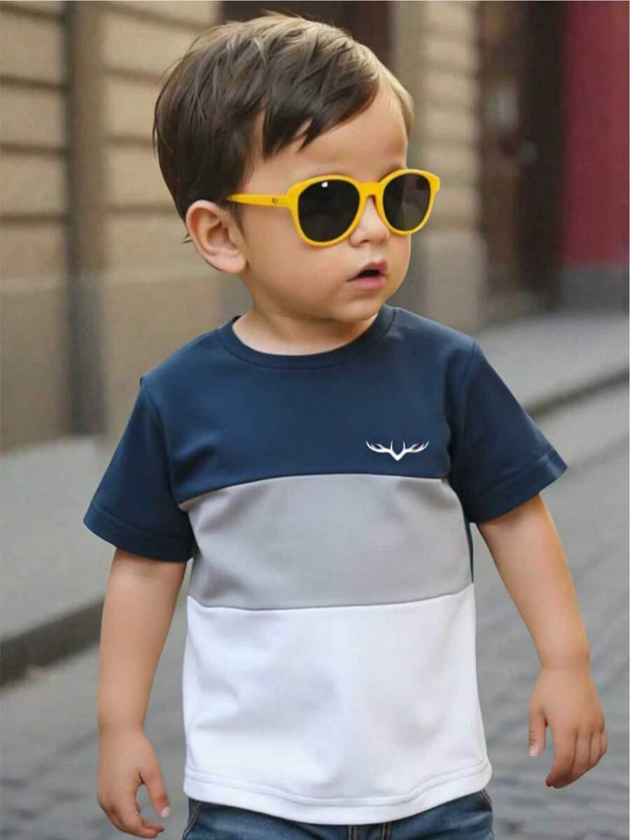 SHEIN Playful Pals 中性新生兒嬰幼兒針織短袖上衣 多色拼接圖案 嬰兒夏季服裝 白色 夏季休閒城市度假運動風 - 藏蓝色 - 查看 1