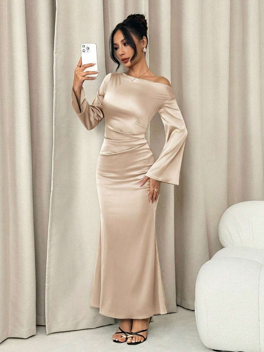 SHEIN PETITE 简约高品质塔夫绸不对称领口褶皱喇叭袖及地鱼尾裙，适合情人节、婚礼等场合穿着。 - 香檳色 - 查看 1