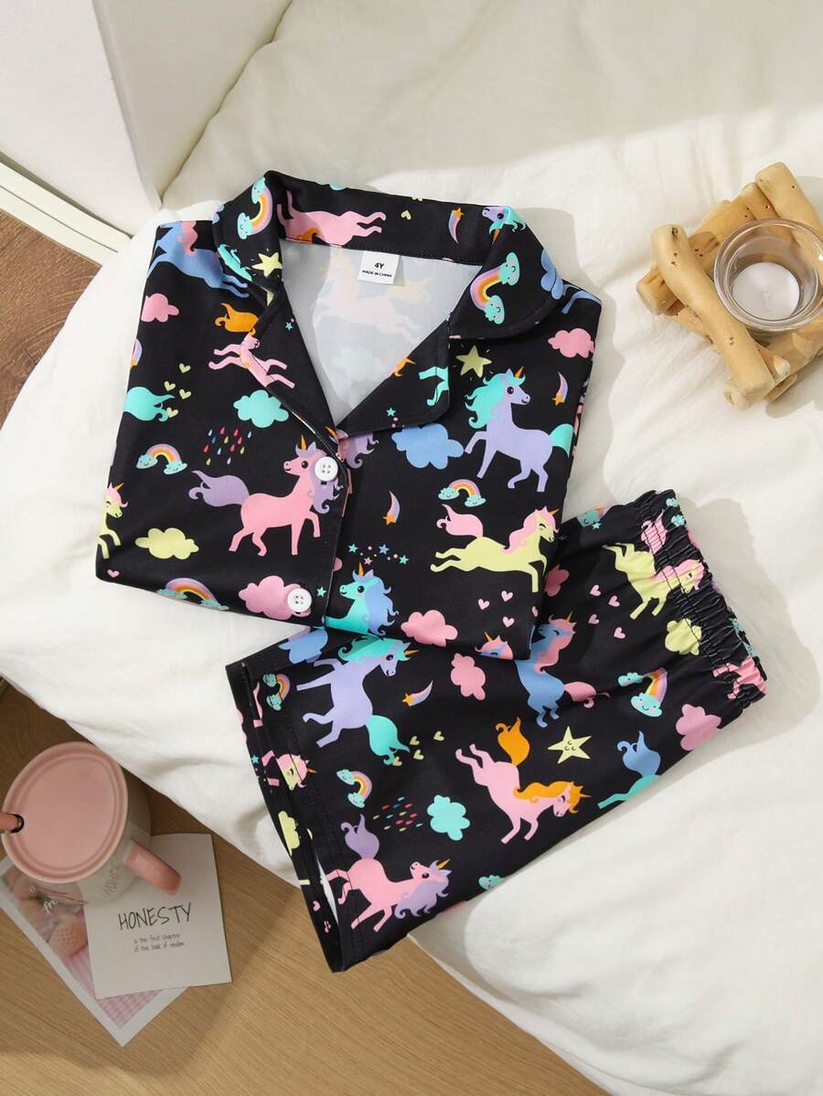女童黑色夏季仙女家庭套裝 卡通獨角獸、雲朵、彩虹印花翻領開襟短袖上衣與短褲睡衣套裝,2件組 - 黑色 - 查看 1
