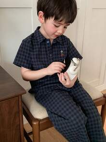 DAZY 小男孩極簡短袖上衣與格紋長褲居家休閒套裝，夏季 - 藍色 - 查看 1