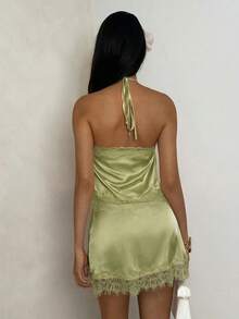 SHEIN Glamour 柔美甜美的法式风格，樱花粉色缎面面料，蕾丝饰边，可调节系带领口设计，宽松直筒廓形，修身显瘦，及膝长度拉长腿部线条，展现女性柔美比例。女士两件套，适合居家休闲、当睡袍穿着，可搭配开衫或西装外套外出，浪漫迷人的风格也适合休闲聚会和约会。 - 綠色 - 查看 2