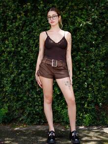 Ananda Vibes Quần short nữ thắt eo có chi tiết lỗ xỏ dây, màu sô cô la - Cà phê nâu - Xem 2