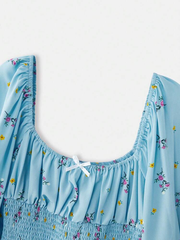 Short Smocked Dress With Blue Floral Print, Featuring A Square Neckline And Lace Details Cute Spring Summer French Style Parisian Style Going Out Birthday Dress