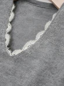 Franclia Áo len nữ mùa Xuân/Hè mới về cao cấp, thanh lịch, gợi cảm, ngọt ngào, giản dị, sang trọng, cổ chữ V, phối ren. - Xám - Xem 4