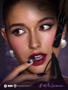 CATWOMAN™ | SHEGLAM I Am Not A Kitten 撕拉式唇彩-High Stakes 品牌 美容 化妝 化妝品 適合女性與女孩 完美搭配夏季春季 Y2K 時尚 流行 生日 母親節禮物 假期 派對準備就緒 最佳顏色 - High Stakes - 查看 4