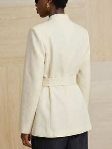 Aveloria Modichic Jaqueta Utilitária com Colarinho Reto, Tweed Grosso, Botão Metálico Único e Cinto - Damasco - Visão 2