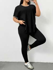 SHEIN Essnce 两件套加大码女式撞色刺绣圆领短袖T恤和裤子 - 彩色 - 查看 6