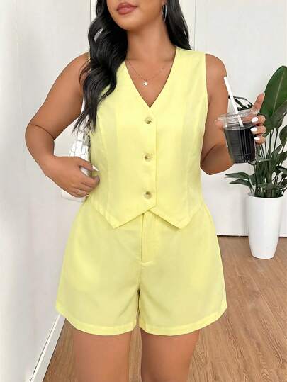 SHEIN EZwear Plus Size Spring/Summer Casual Commuter Solid Color Vest And Shorts Suit Set,Business Casual Woman Graduation,Back To School,Teacher Outfits For Women In Fall/Winter