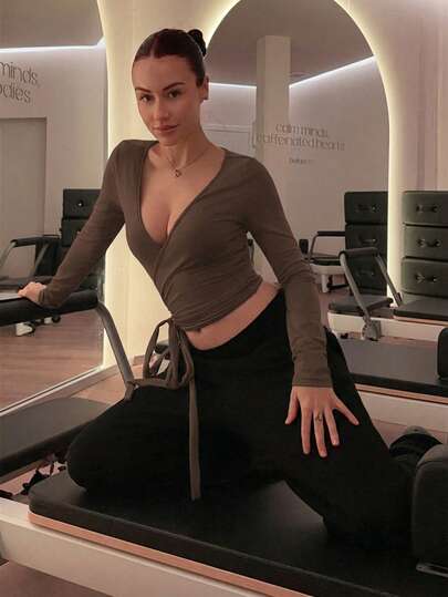 Abrilcols 粉色瑜伽健身运动短款紧身裹身毛衣，V 领长袖弹力柔软开衫，简约优雅百搭女士衣橱必备单品，春秋季