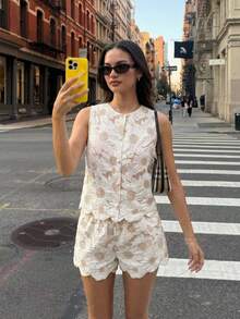 Serisse 女士花卉刺绣镂空单排扣背心和短裤休闲两件套 - 杏色 - 查看 12