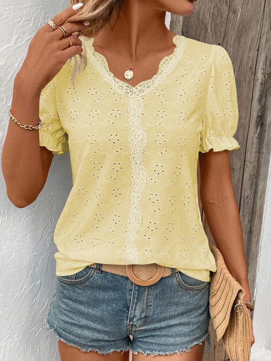 SHEIN LUNE Camiseta de vacaciones informal de unicolor con textura y ribete de encaje - Amarillo - Ver 1