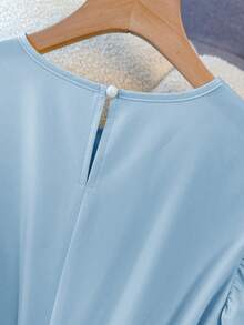 Franclia 优雅法式高端度假通勤百搭圆领短袖弹力腰身珍珠纽扣装饰舒适柔软无弹杏色女士中长连衣裙，春夏款 - 淺色水洗藍 - 查看 3