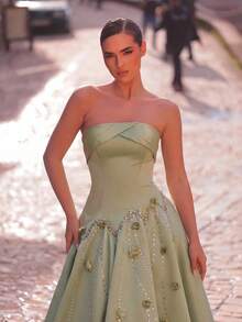 Glamrae 优雅浪漫时尚的绿色缎面不对称拼接水钻装饰3D立体花卉A字型正式派对婚礼宾客礼服，绿色晚礼服 - 綠色 - 查看 7