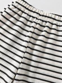 SHEIN 2 piezas Conjunto deportivo informal para niñas preadolescentes, blusa de manga corta suelta con bordado + pantalones, versátil para uso diario, en casa y en la escuela - Blanco y Negro - Ver 5