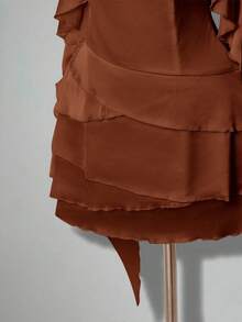 SHEIN ICON Vestido mini ajustado con volantes en el bajo y espalda descubierta con faja para mujeres - Marrón - Ver 4