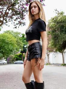 Ananda Vibes Áo thun crop top in họa tiết đơn giản cho nữ, áo thun ôm vừa vặn, áo phông họa tiết GOD'S FAVORITE dành cho nữ - màu đen - Xem 5