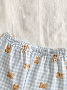 Bộ 2 món cho bé trai gồm áo thun cổ tròn in hình gấu ngồi dễ thương và quần in hình gấu kẻ caro xanh trắng, thoải mái và chống cháy. - Màu xanh lam - Xem 7