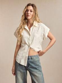 BizChic 春夏新款杏色领前襟纽扣肩部包袖袖口刺绣花卉图案基础休闲女衬衫，夏季度假风 - 杏色 - 查看 2